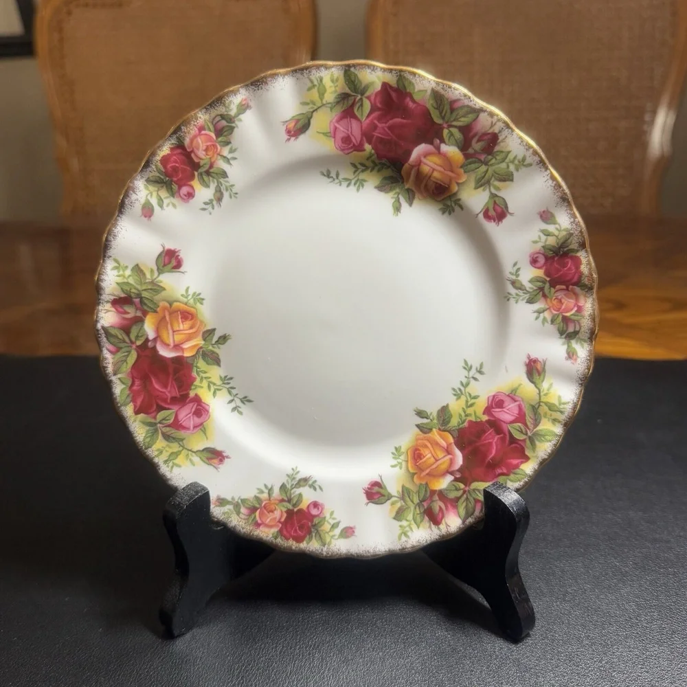 Royal Albert Old Country Rose 6 3/8 in. Salad / Bread Plates MINT